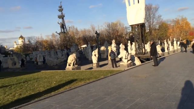 31 октября. Парк Музеон. Скульптуры. смотреть онлайн