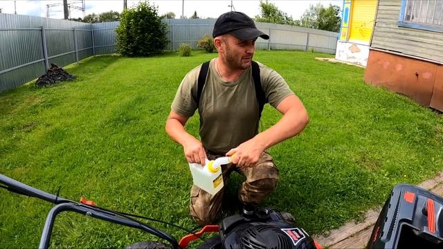 Купили нож, вляпались в гудрон, усилили гараж. Жизнь в деревне. смотреть онлайн