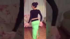 Супер танец от супер красивой девушки самый лучший танец, танец живота попы