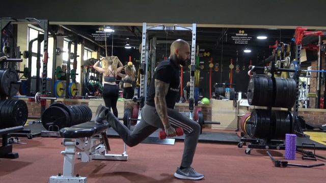 Български клек с дъмбели / Dumbbell bulgarian split squat смотреть онлайн