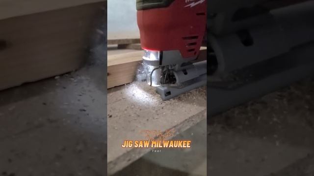JIG SAW MILWAUKEE #сабельная #пила #слоумо #slowmo #замедленная #съёмка #инструменты #древесина смотреть онлайн