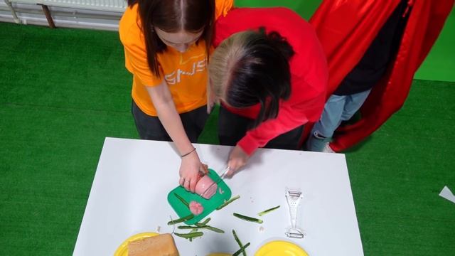 Фокусник СКЛЕИЛ Нас на 24 Часа ! ОДИН СВИТЕР ЧЕЛЛЕНДЖ ! смотреть онлайн