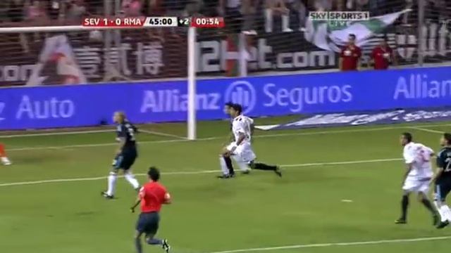 Two saves by Iker Casillas against Sevilla смотреть онлайн