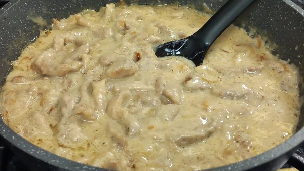 Бефстроганов из свинины с подливой