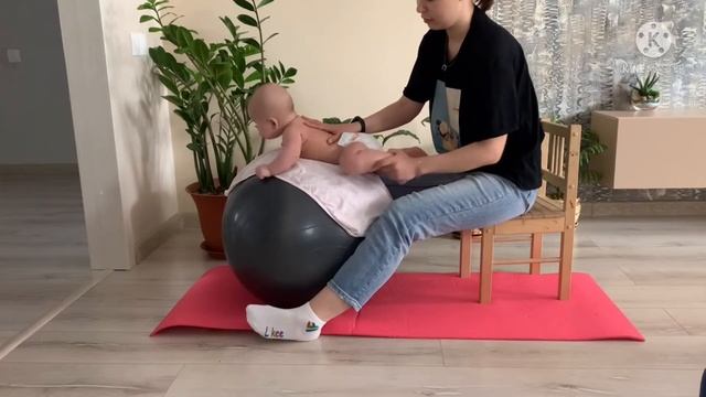 УПРАЖНЕНИЯ НА ФИТБОЛЕ С МАЛЫШОМ. С 3х месяцев. смотреть онлайн