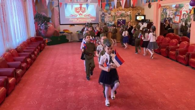 "Служить России". Перестроения. Группа №7 "Светлячки" смотреть онлайн