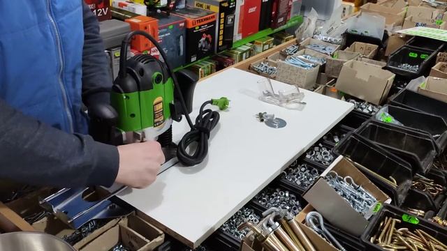 Обзор ручного фрезера PRO-CRAFT POB 1700, комплектация, функции и тд/ Manual router overview смотреть онлайн