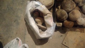 металл в дороге деньги под ногами.mp4