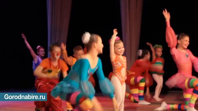 Цирковая студия «Счастливое детство»: отчётный концерт - 2015 смотреть онлайн