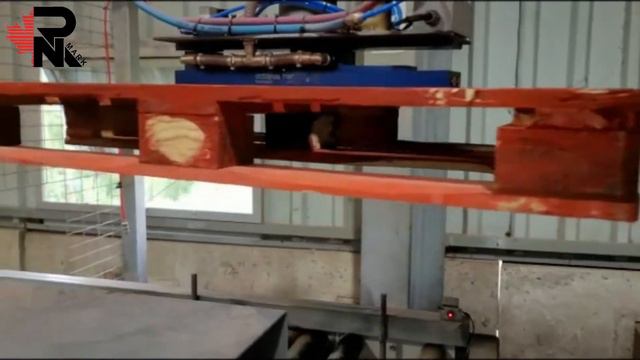 Printing on Pallets with RNJet 72 while moving Pallets with Robotic Arm | Print on Wood смотреть онлайн