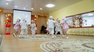 Лялечка танцует,лялечка поёт