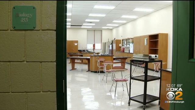 Some Students Return To Classroom Learning In Pittsburgh Public Schools смотреть онлайн