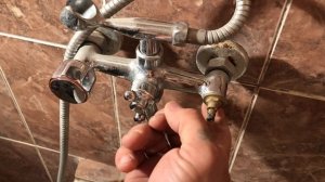 Как открутить кран-буксу если она прикипела.