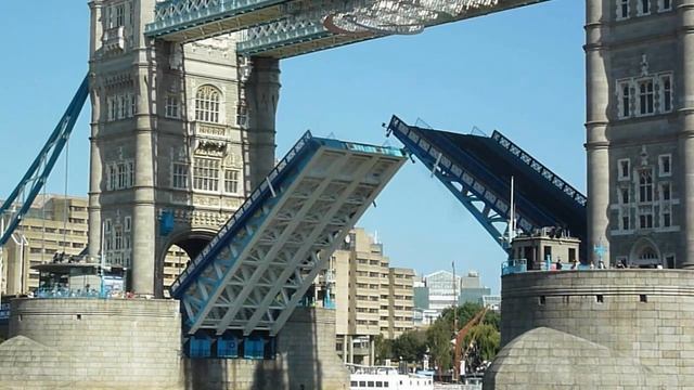 The Tower Bridge of London смотреть онлайн