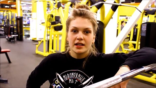 3 вида техники приседаний в Смите от Виктории Головиной смотреть онлайн