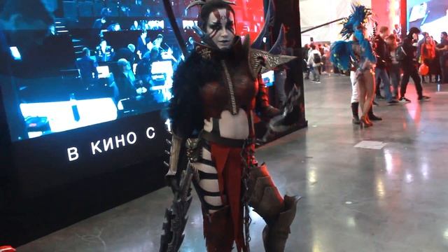 Warhammer 40K Dark Eldar Wych Cosplay at Comic Con Russia 2019 смотреть онлайн