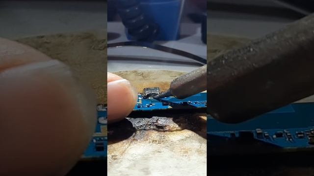 Samsung J2 prime после воды не включается,не заряжается замена USB разъёма смотреть онлайн