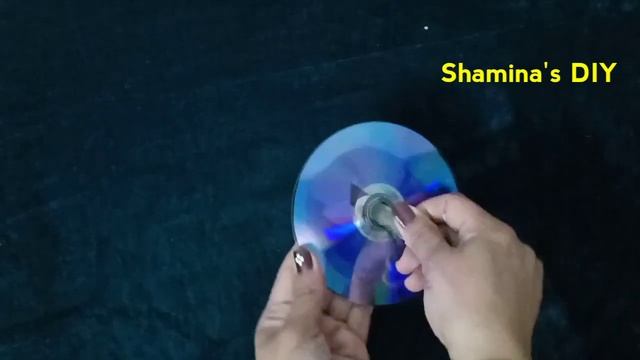 How To Easily Cut And Separate CD/ HowTo Cut CD DVD Easily For Craft - Shamina's DIY смотреть онлайн