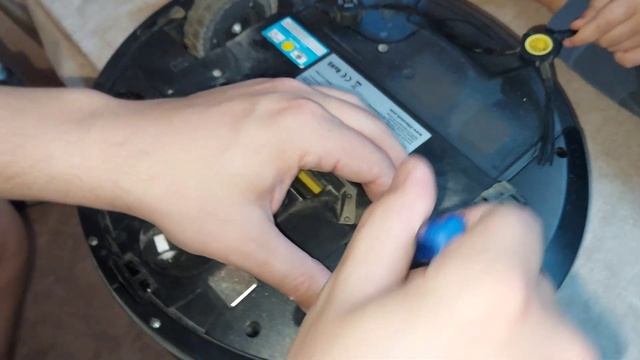 Как почистить робот пылесос?! смотреть онлайн