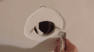 установка встраиваемых спотов под шпаклевку.