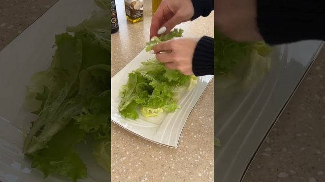 Салат с лососем а-ля Капрезе - программа для твоей тонкой талии по ссылке в шапке инст Britanka_new