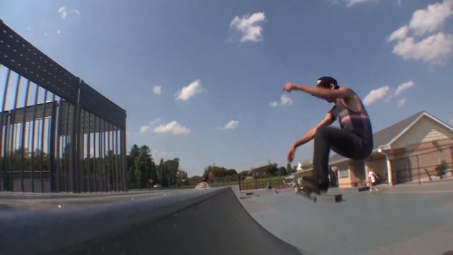 Damon Skateboard Intro | GuruMG.com смотреть онлайн