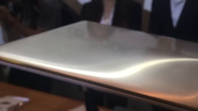 Quick look at ASUS ZenBook 3 Ultrabook at Zenvolution смотреть онлайн