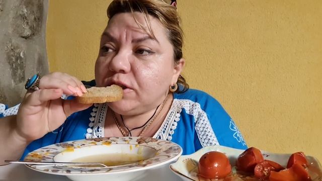 МУКБАНГ ? ШОКИРУЮЩИЙ СУП  ? А СОЛЁНЫЕ ПОМИДОРЫ ПРОСТА БОМБА?MUKBANG SOPA DE VERDURAS ES BOMBA ?