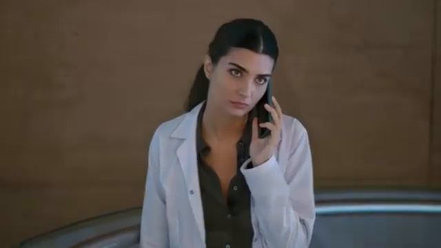 Tuba Büyüküstün said that Engin Akyürek added color to her life! смотреть онлайн