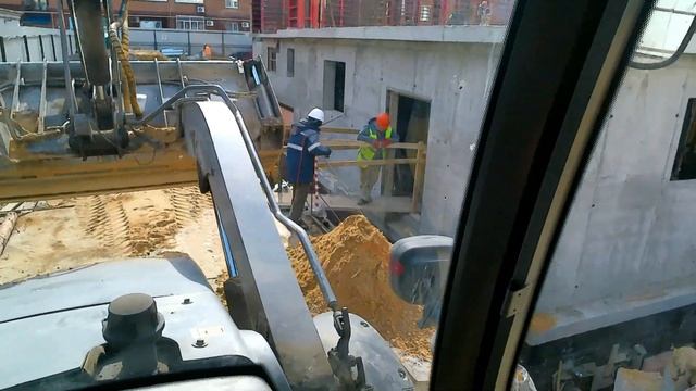 Все сезон начался, работаю на Volvo BL 71 смотреть онлайн