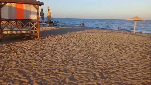 Песчаный пляж "Ривьера" рядом с Феодосией. Крым. смотреть онлайн
