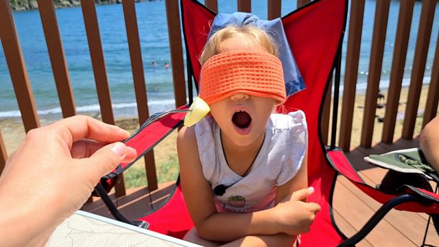 Угадай фрукт по вкусу челлендж смотреть онлайн