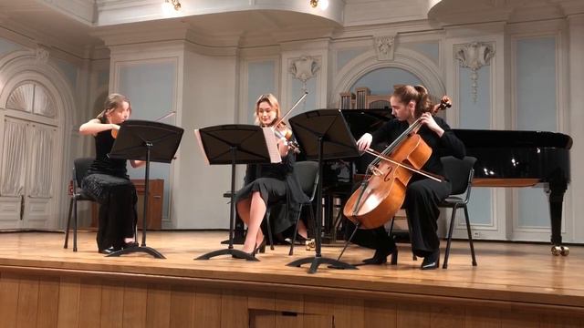 Л. Боэльман "Квартет" Исполняют: ВИНОКУРОВА А., БАРАКАНОВА С., ВИНЕР Е., АДАМЯН А. смотреть онлайн