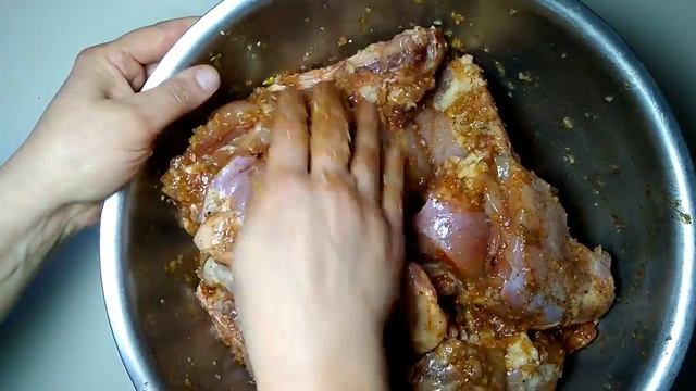 ШАШЛЫКИ ИЗ КУРИНЫХ БЕДЕР. смотреть онлайн