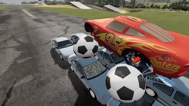 Monster Truck Lightning Mcqueen with Ball Wheels VS Mcqueen with Ball Wheels - which is best? смотреть онлайн