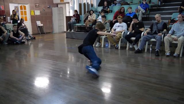 footwork bboy Osta г.Мурманск vs paxamk - "ALL OPTION" break dance battle смотреть онлайн