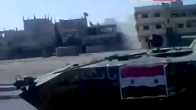 Сирийские БМП-1 против сирийских повстанцев (26.10. 2011) смотреть онлайн