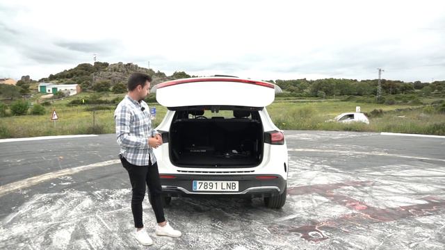 Mercedes EQA 2021: SUV eléctrico a precio de GLA diésel | Review en español смотреть онлайн
