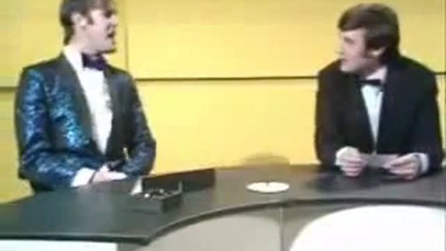 MAN WHO IS INTERESTED IN SHOUTING (Monty Python) смотреть онлайн
