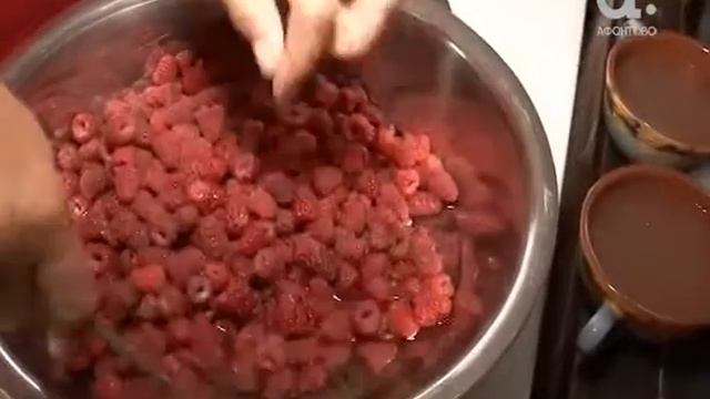 Голова садовая. Джем-желе из абрикосов и малины смотреть онлайн