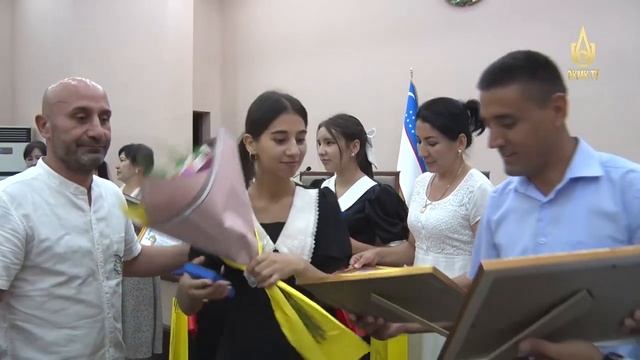 23 выпускника Алмалыкских школ получили золотые медали. смотреть онлайн