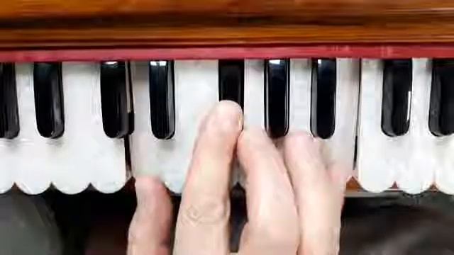 Аккорды гармошка киртан. Харе Кришна. Chords Maha mantra kirtan harmonium tutorial Deva das смотреть онлайн