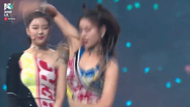 [KCON 2019 LA] ITZY YEJI X RYUJIN X CHAERYEONG - Hard Carry (GOT7) смотреть онлайн