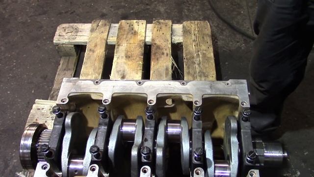 Установка коленвала, поршней Камминз 3.8 / Cummins смотреть онлайн