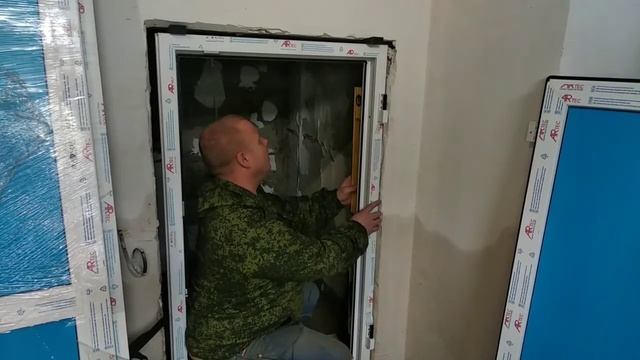 Установка пластиковой двери смотреть онлайн