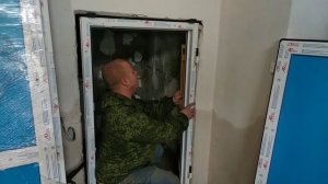 Установка пластиковой  двери