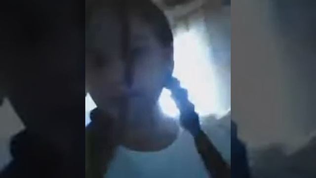 Надуваю шар из жвачки! смотреть онлайн