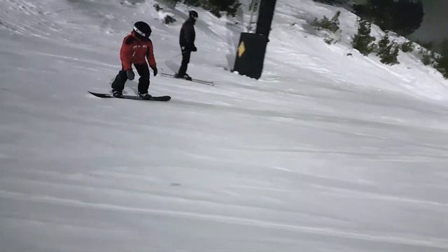 A review run of Sunrise ski trail at Blue Mountain Ontario Ski and Snowboard resort. смотреть онлайн