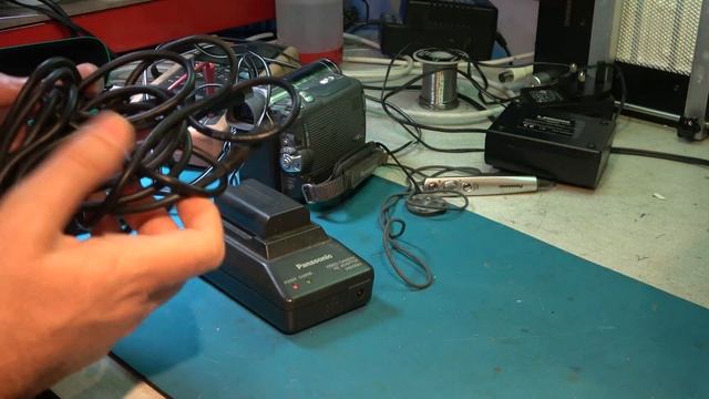 A Panasonic NV-GS4B miniDV camcorder. Capturing DV via Firewire. смотреть онлайн