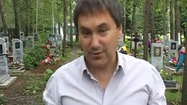 Акция по уборке памятников ветеранам